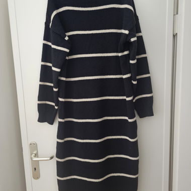 Robe pull rayée à col roulé
