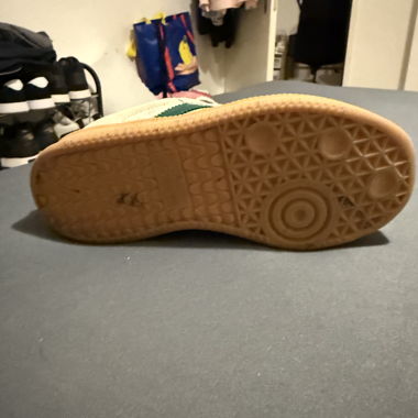 Grüne adidas-Sneakers