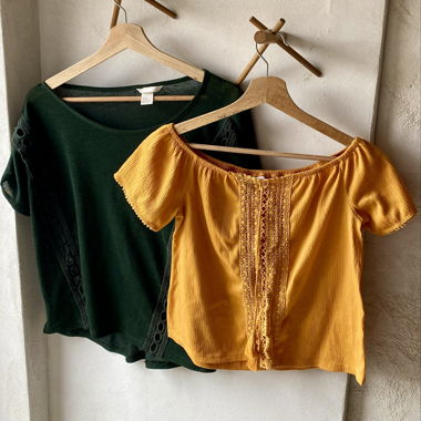 Set mit 2 T‑Shirts, Senf und Grün