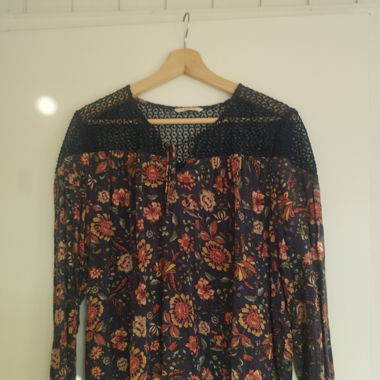 Jolie blouse/pull fleurie 