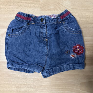 Short in jeans bambina con ricami floreali 23 mesi