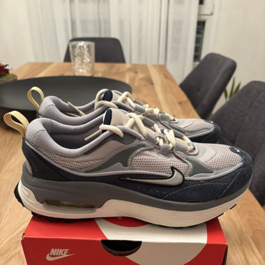 Nike Air Max Bliss NEUVES taille 38