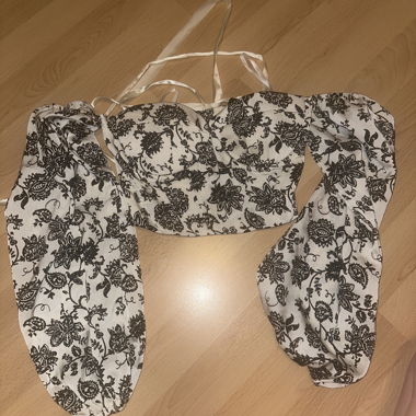 White-black Off-shoulder Crop Top