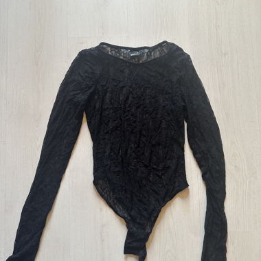 Gina Tricot Spitzenbody Schwarz