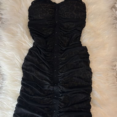 Robe vintage noire avec motif léopard