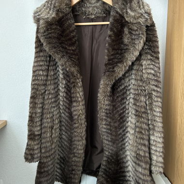 Cappotto in ecopelliccia marrone a righe VENDU/VERKAUFT