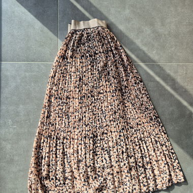 Plissierter Midirock mit Leopardenmuster
