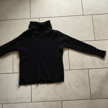 Maglione Nero in Cashmere con Collo Alto