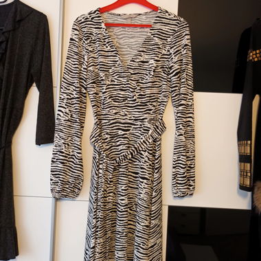 H&M Zebra Wickelkleid