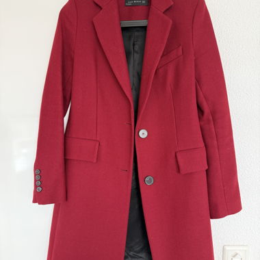 bordeaux roter Zara Mantel
