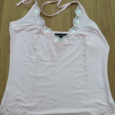 Top rosa con pizzo e paillettes