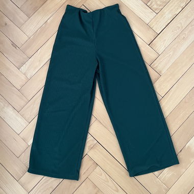 Pantalone largo verde con vita elasticizzata