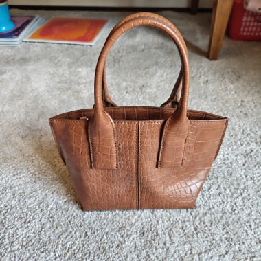 Borsa marrone effetto coccodrillo