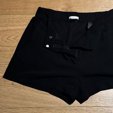 Schwarze Sommer-Shorts