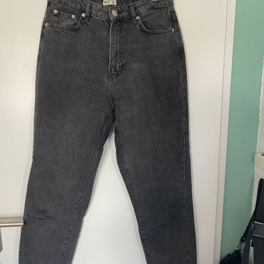 jeans scuri