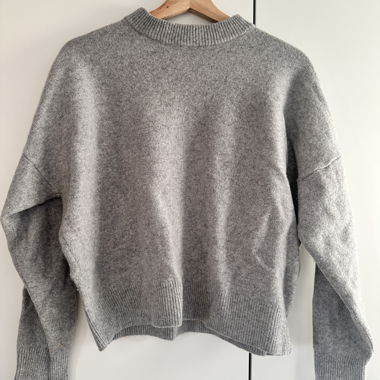 Maglione in lana grigia Uniqlo