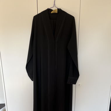 Abaya with embroidered details