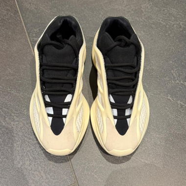 Yezzy 700