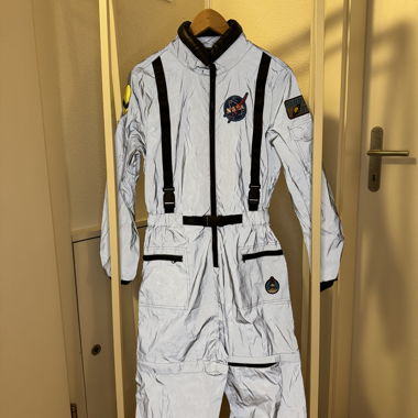 Combinaison d'astronaute réfléchissante pour festival