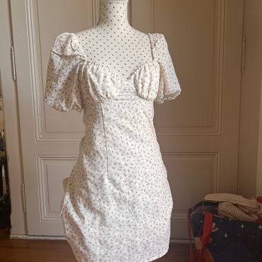 Blumenkleid mit Puffärmeln