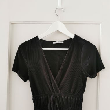 V-Neck Crop-Top (PULL&BEAR) 