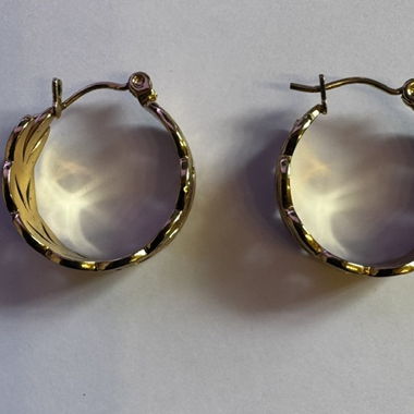 Boucles d'oreilles créoles feuille dorees