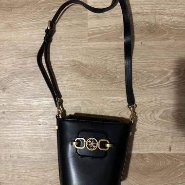 Guess Hensely Crossbody bucket bag black