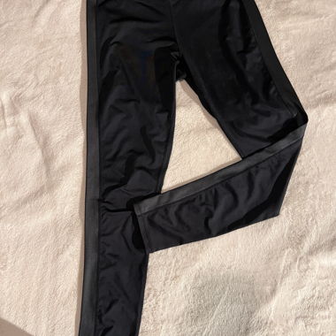 Leggings in schwarz