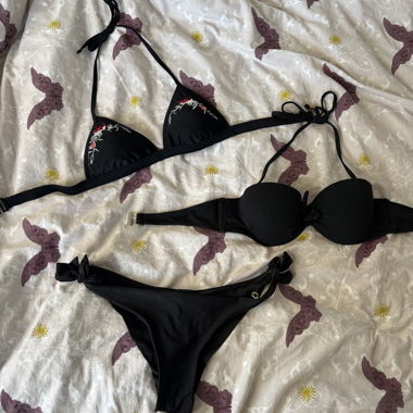 Schwarzes Bikini-Set
