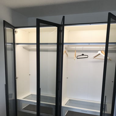 Kleiderschrank 