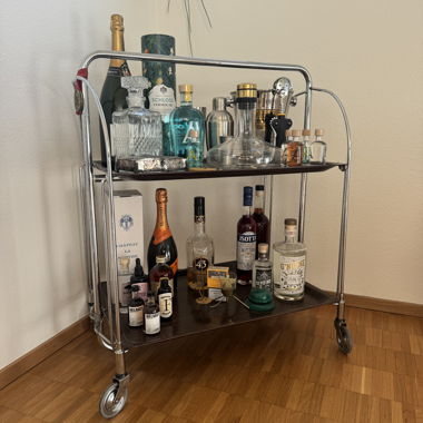 Serving trolley / bar cart on wheels
