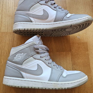 Air Jordan 1 Mid Sneakers
