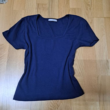 Top da donna blu scuro con scollo quadrato
