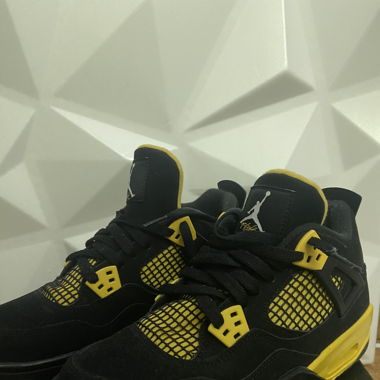 Jordan 4 Thunder