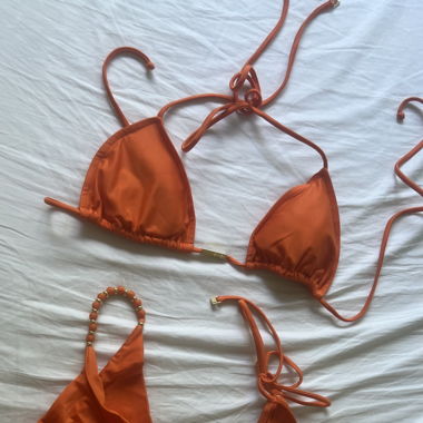 Bikini aus Brasilien mit goldenen Details