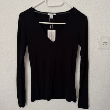 Schwarzes AMISU Longsleeve mit V-Ausschnitt