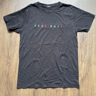 Schwarzes Print T-Shirt (fuck this)