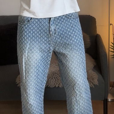 Jeans azzurri Jaded London con motivo monogramma