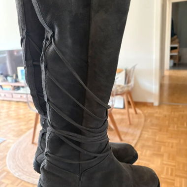 Stivali in suede grigio al ginocchio YSL