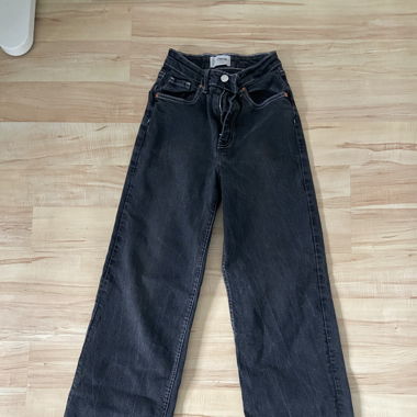 Graue Wide-Leg Jeans