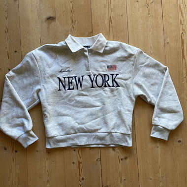 Stradivarius Sweatshirt with Polo Collar