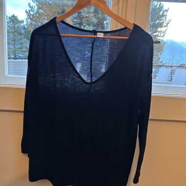 Pull fin noir col V taille S