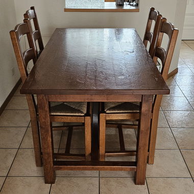 Table en bois massif avec 2 rallonges et 6 chaises