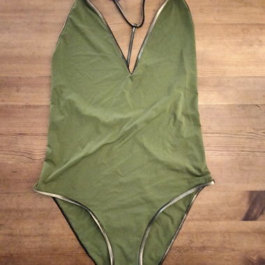 Costume da bagno verde oliva