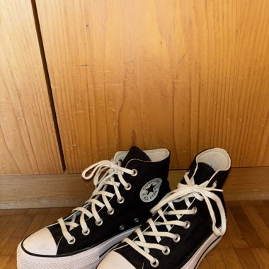 Converse mit Plateu 