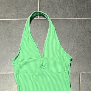 Kleid. Neckholder/Grün/ Gr. S