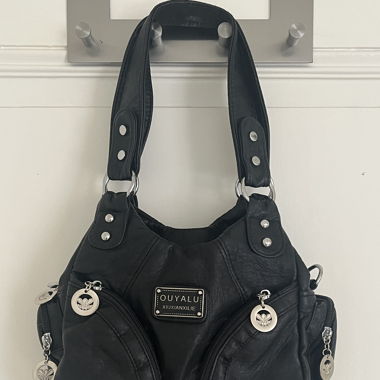black hand bag