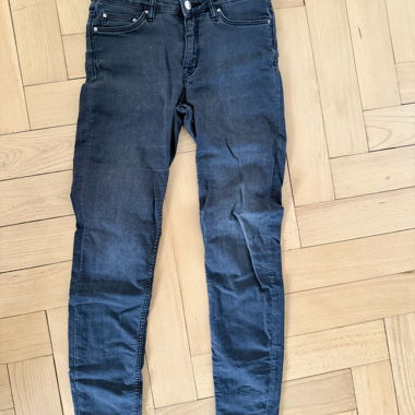 Graue Skinny Jeans
