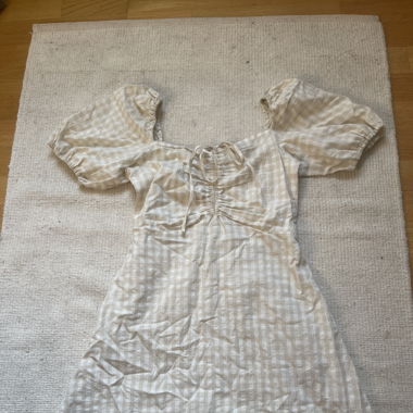 Minidress with puffy arms