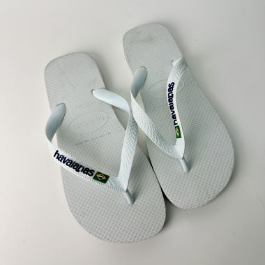 Weiße Havaianas-Sandalen